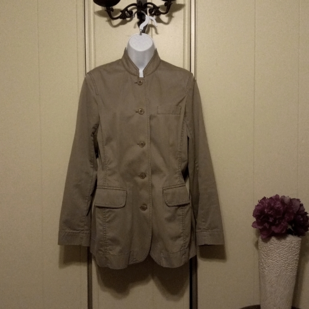 Women’s Eddie Bauer size 10 cotton blazer.